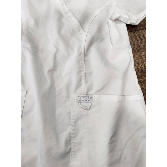 2 Cherokee Workwear Revolution Women's Scrub Top Size Small White V-neck - Picture 2 of 8